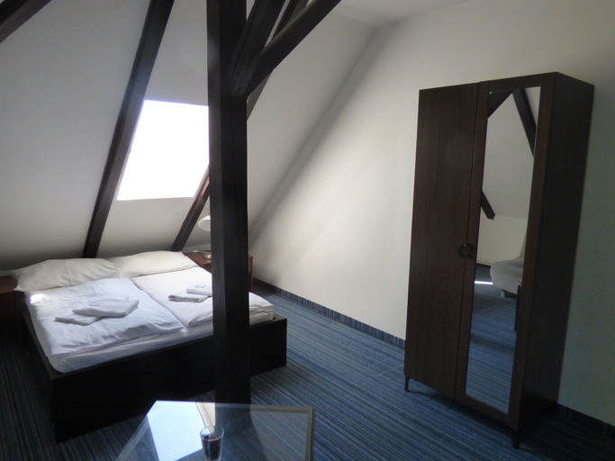 Bedroom 3, Hotel Svornost, Praha 14