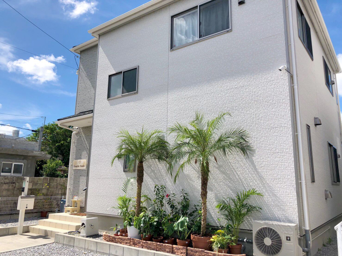 Exterior & Views, Double Smile, Yomitan