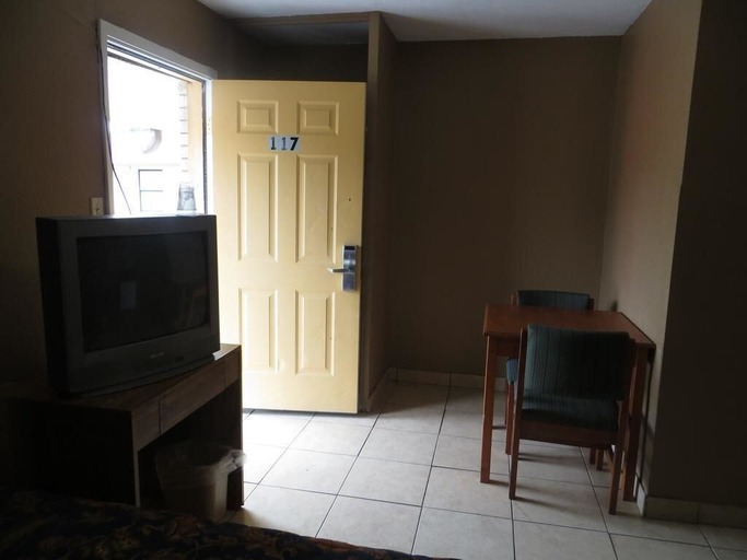 Others, Travel Inn & Suites, Wharton