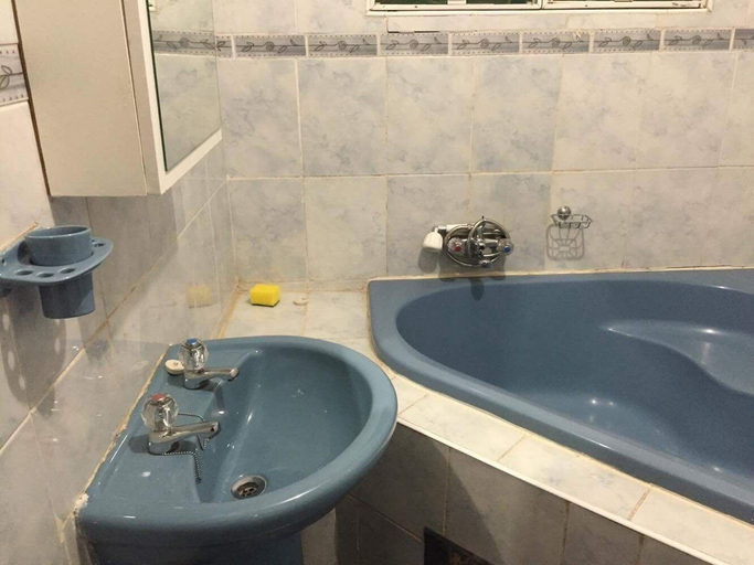 Bathroom 4, Overflow Guest House, Gaborone