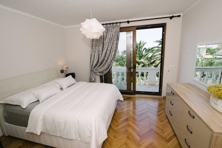 Bedroom 2, Villa Karla, Baška Voda