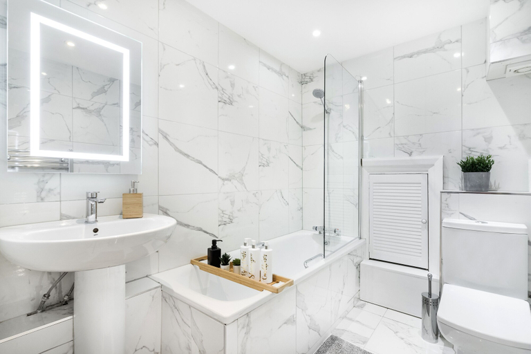 Bathroom 3, Luxury 3 Bed Apartment in Central London, London