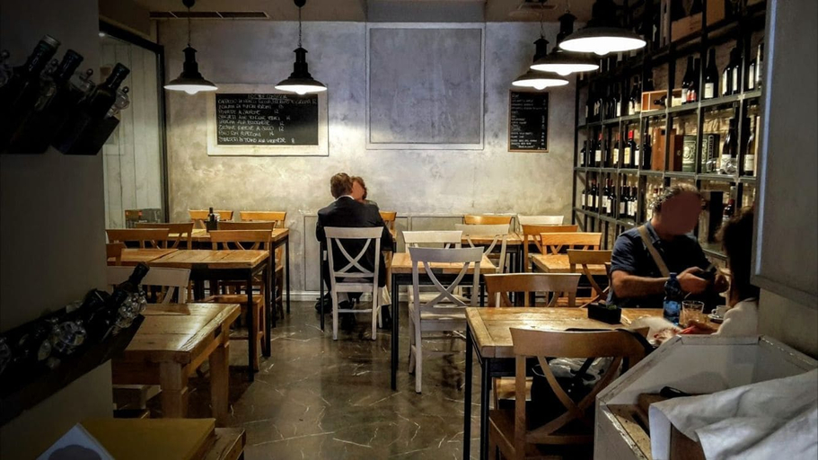 Food & Drinks 5, St. Peter Bed in Rome, Rome