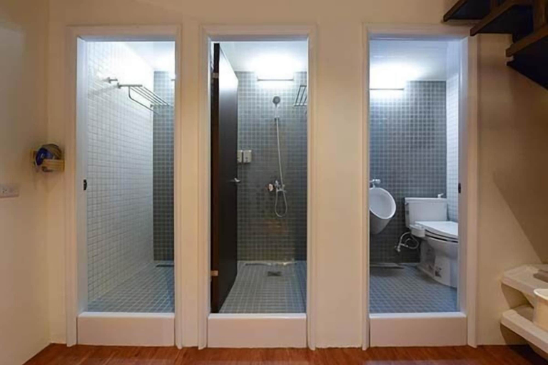 Bathroom 4, REST backpacker, Tainan
