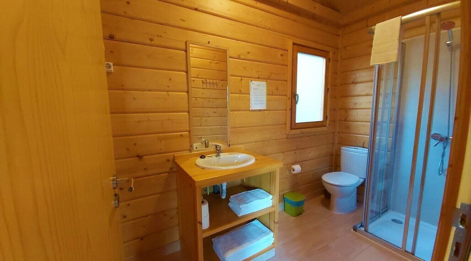 Bathroom 4, Bungalows da Peneda, Melgaço