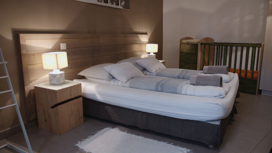 Bedroom 2, S'harzala Taupe, Haut-Rhin