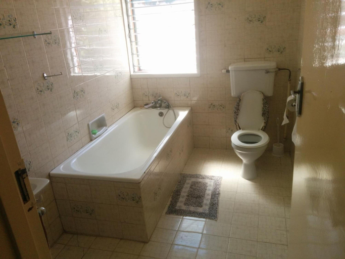 Bathroom 4, Kuku Royal Lodge, Ndola