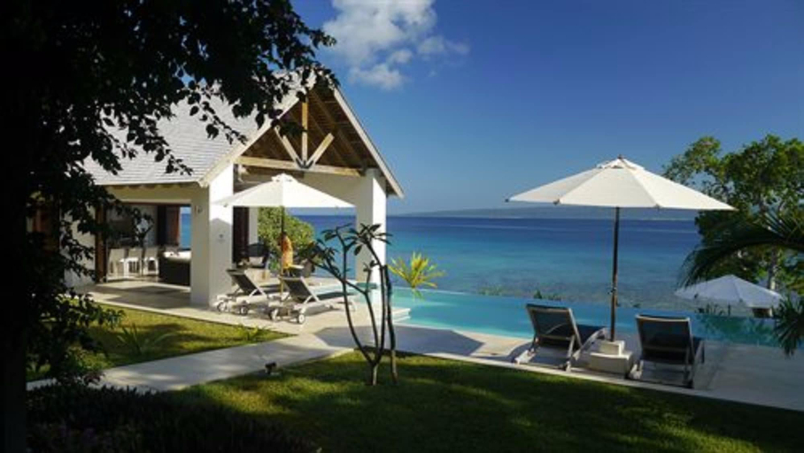 Property grounds 2, Villa 25, Pango