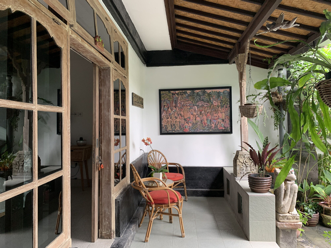 Exterior & Views 27