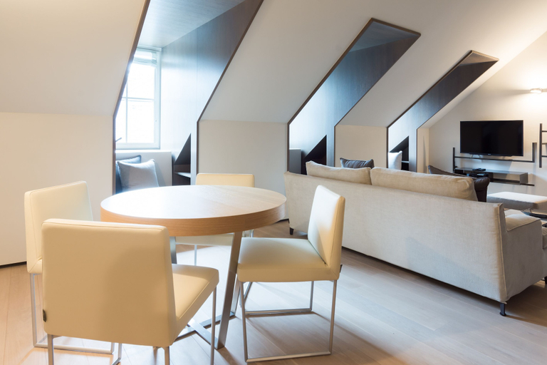 Others 5, Relais Louvigny, Luxembourg