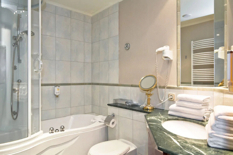 Bathroom 5, SEETELHOTEL Ostseeresidenz Heringsdorf, Vorpommern-Greifswald