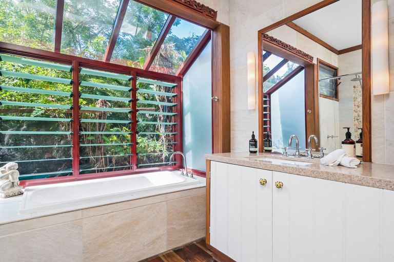 Bathroom 3, A PERFECT STAY - Longhouse, Byron