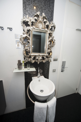 Bathroom 4, Posada del Dragón Boutique Hotel, Madrid
