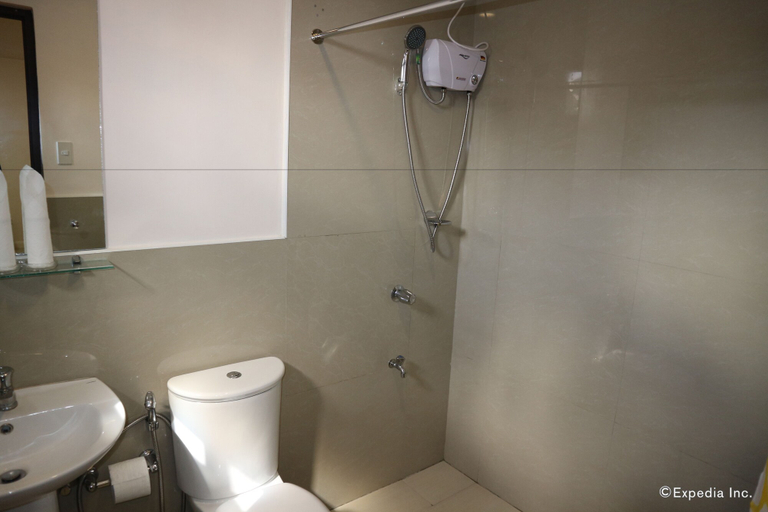 Bathroom 4, La Trinidad Pension House, Kalibo