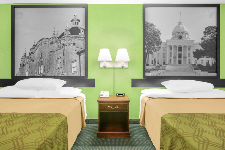 Bedroom 2, Super 8 by Wyndham Mobile, Mobile