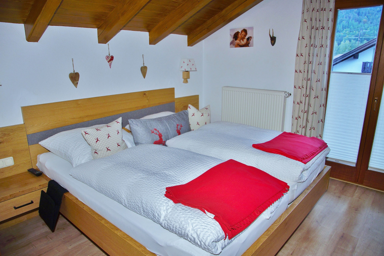Bedroom 2, Ferienwohnung Johannesklause, Garmisch-Partenkirchen