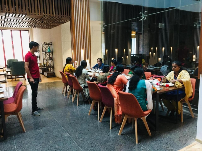 Food & Drinks 5, Centre Point Navi Mumbai, Thane