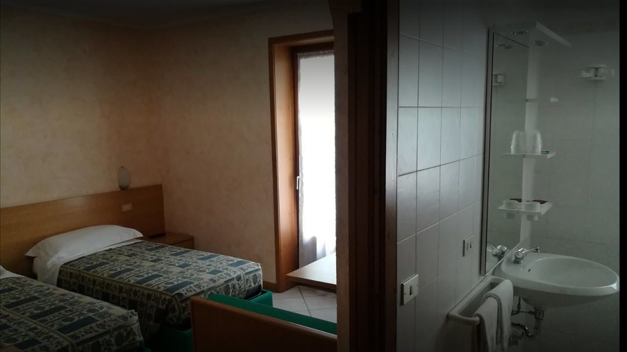 Bedroom 2, Camping Hotel La Pineta, Sondrio