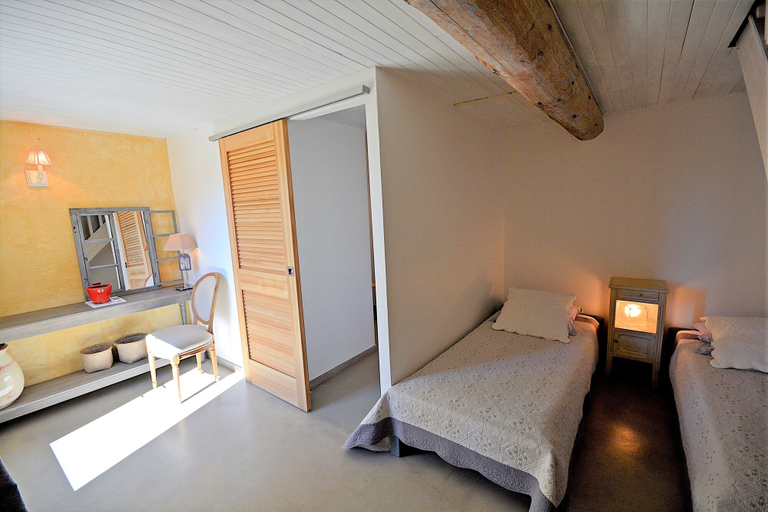 Bedroom 2, Le Mas les Fleurs d'Hilaire, Vaucluse