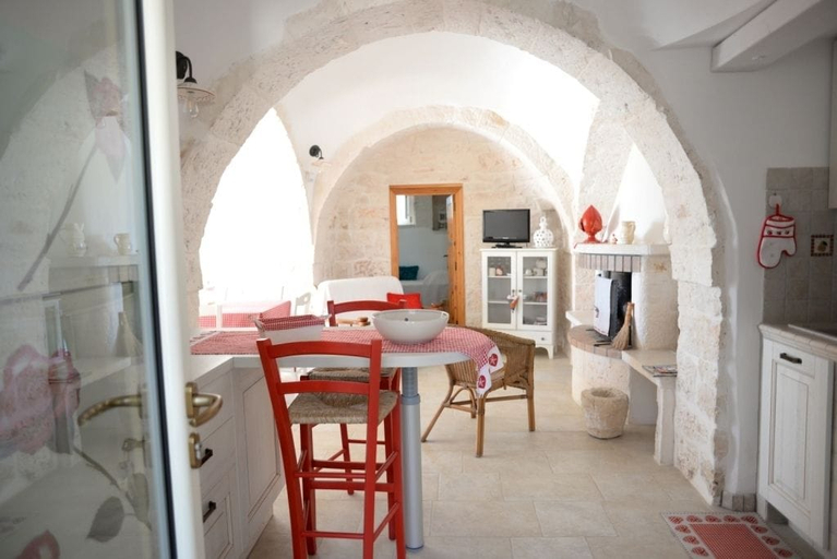 Others 5, Trullo del Regista, Taranto