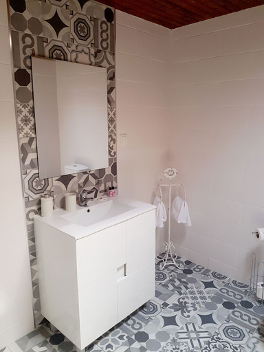 Bathroom 4, Casa 70, Setúbal