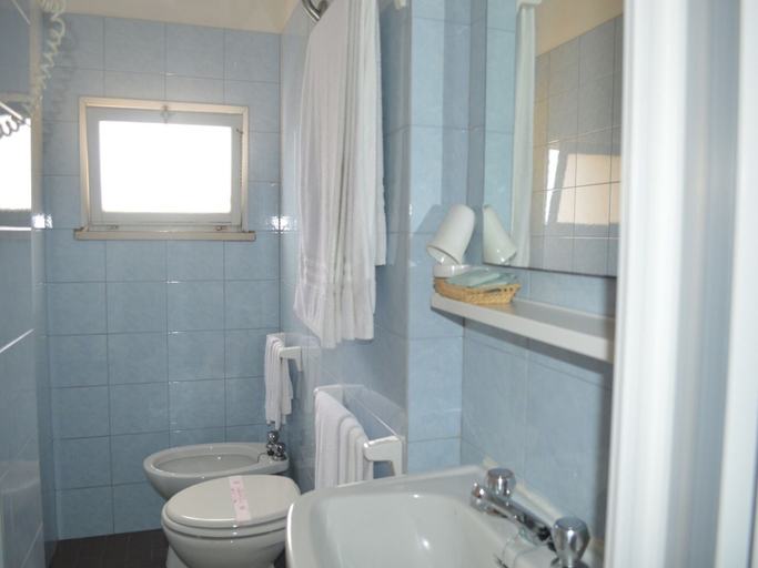 Bathroom 3, Hotel Amelia, Pesaro E Urbino