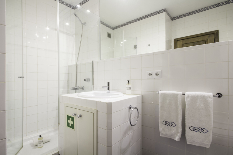 Bathroom, Porto Premium River View II, Porto