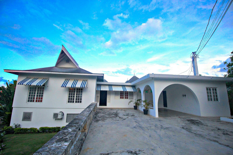 Exterior & Views 2, Kenwood Villa