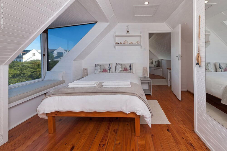 Bedroom, Pikkewyntjie Cottage, Overberg