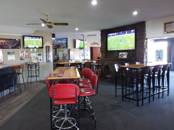 Food & Drinks 4, Pine Lake View Lodge, Waimakariri