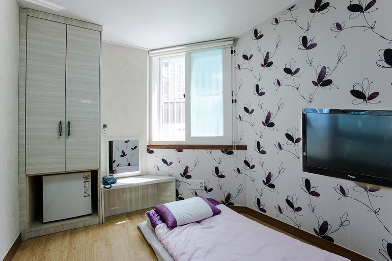 Bedroom 3, Myeongdong ECO House, Jung