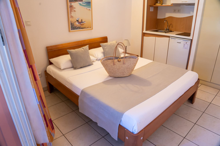 Bedroom 4, Le Kervéguen, Saint-Paul