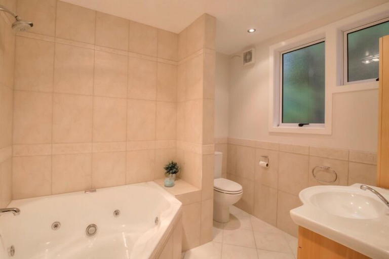 Bathroom 3, Lake Wanaka Lookout, Queenstown-Lakes