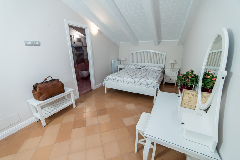 Bedroom 5, Palazzo Gargano, Salerno