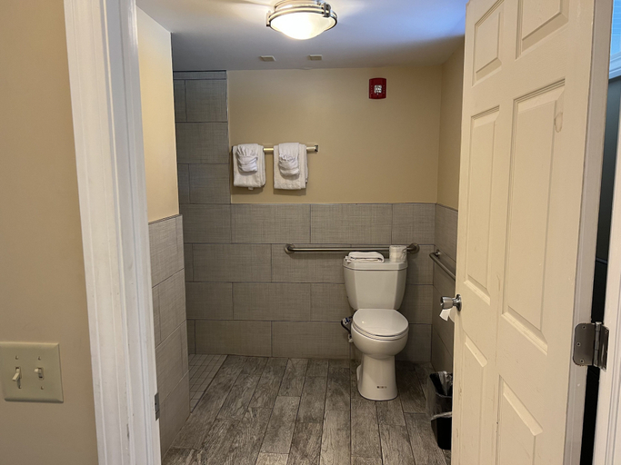 Bathroom 4, The Putney Inn, Windham