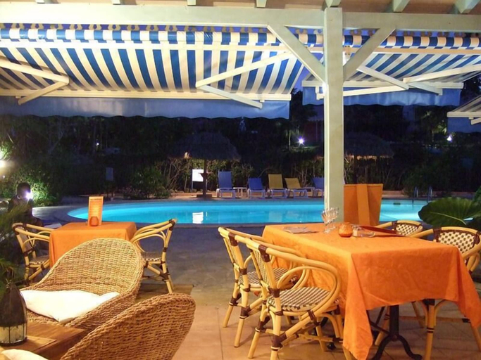 Food & Drinks, Hotel Restaurant Au Village De Menard, Saint-Louis