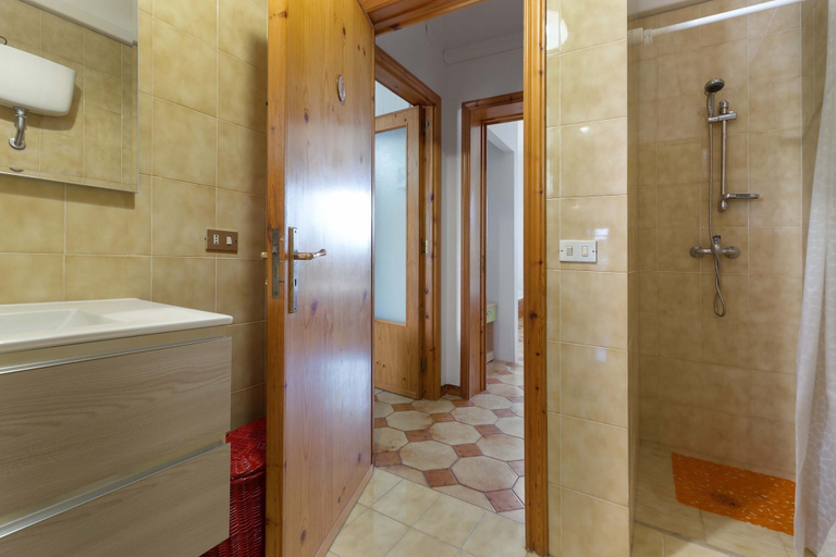 Bathroom 5, 2727 Villetta Chiara Blu Piano Terra by Barbarhouse, Lecce