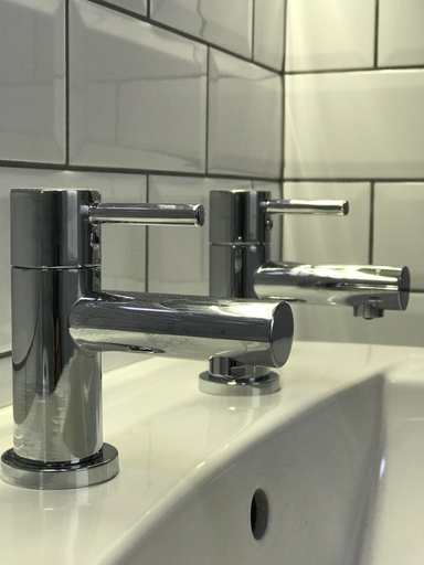 Bathroom 2, The Graeme Hotel, Falkirk