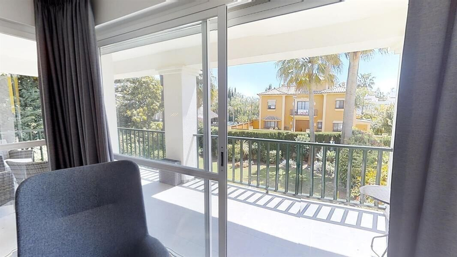 Others 5, Modern Apartment Near Puerto Banus, Málaga