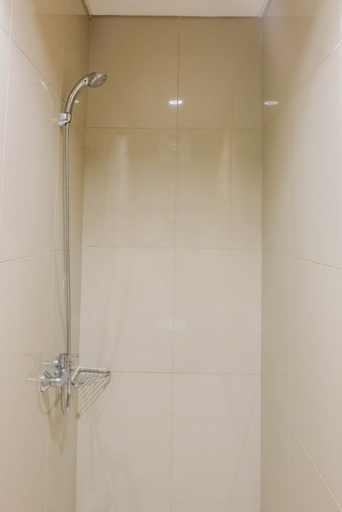 Bathroom 5, Simply and Homey Studio Apartment at Tree Park City By Travelio, Tangerang