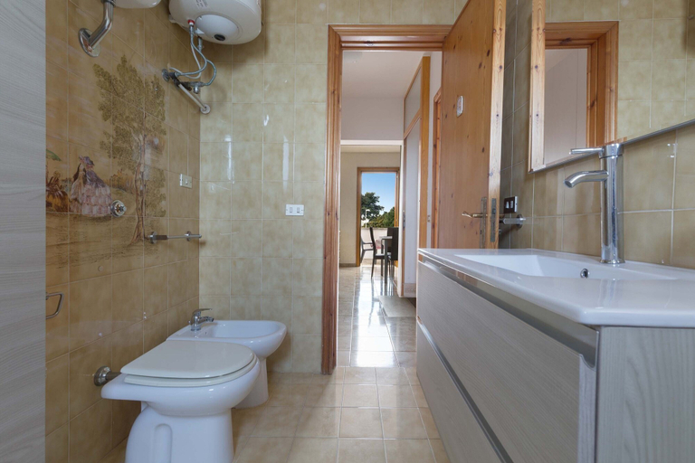 Bathroom 3, 2728 Villetta Chiara Blu Primo Piano by Barbarhouse, Lecce