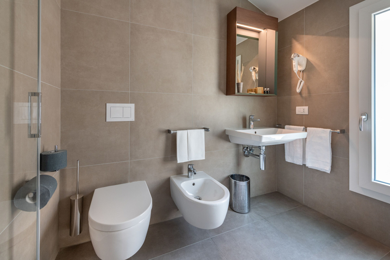 Bathroom 5, Hotel Canton dell Orto, Padua