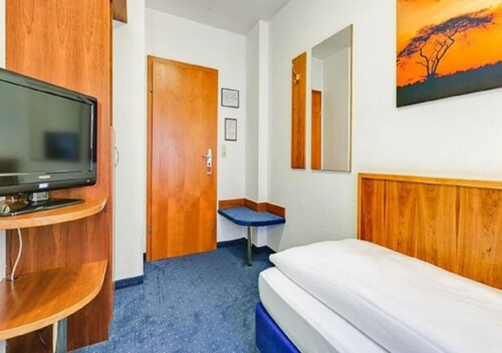 Bedroom 4, Hotel Am Friedensplatz, Stuttgart