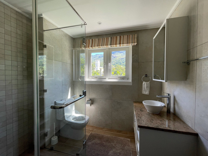 Bathroom 3, VallonEnd Beach Front Villa