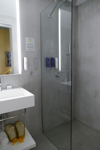 Bathroom 3, Madama Residence