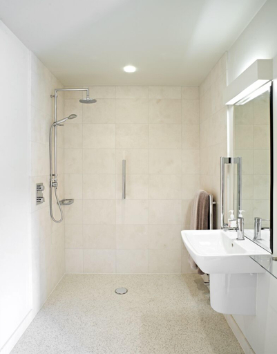 Bathroom 4, Manor Farm Courtyard Cottages, West Berkshire