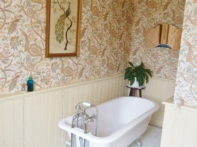 Bathroom 3, Ardwyn House, Powys