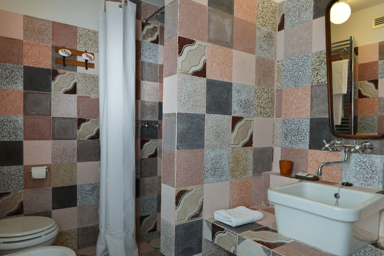 Bathroom 3, I Casali del Pino, Rome