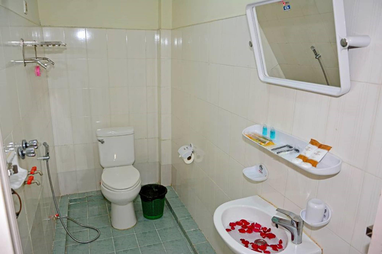 Bathroom 3, Hotel Wonderland, Mandalay