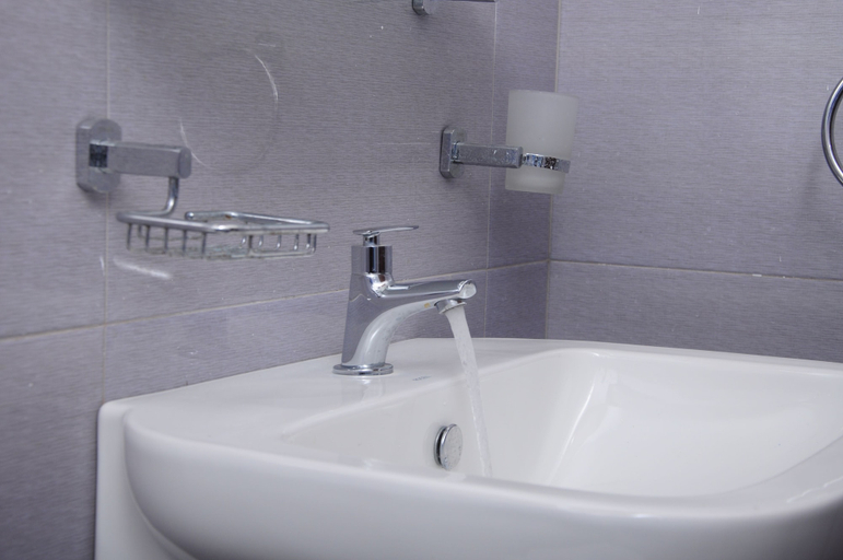 Bathroom 4, Traveller's Home Hotel, Thissamaharama